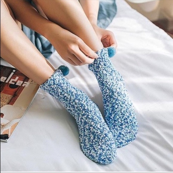CUPCAKE POM POM FUZZY SOCKS BLUE - Picture 2 of 4